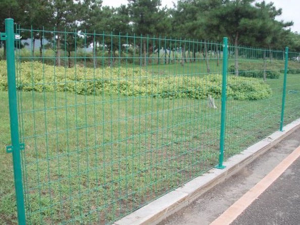 公路隔離柵
